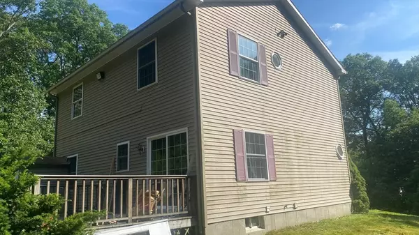 Sterling, MA 01564,97 N Row Rd