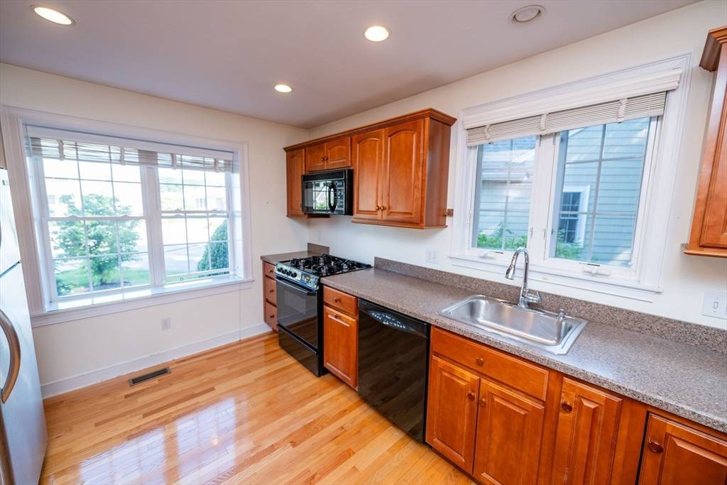 Weymouth, MA 02190,31 Mulligan Dr #31