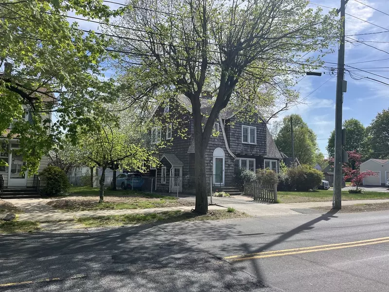 752 Allen St, Springfield, MA 01118