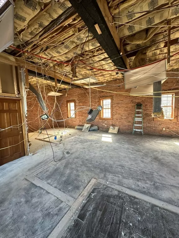 Taunton, MA 02780,60 Court St