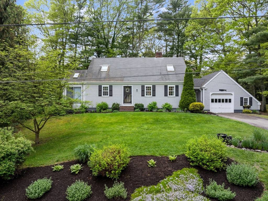 12 Wildwood Ter, Mattapoisett, MA 02739