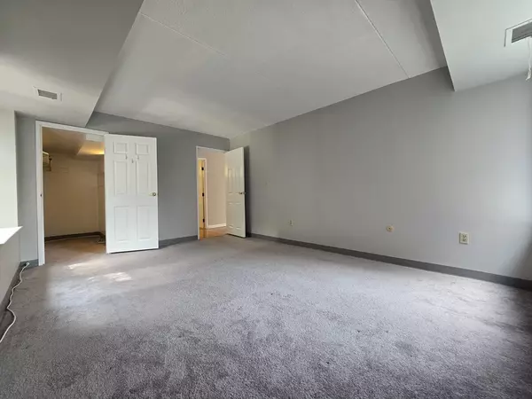 Brookline, MA 02446,1243 Beacon Street #2D