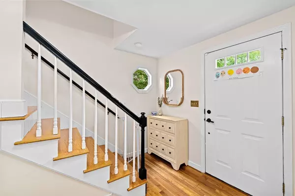 Hingham, MA 02043,106 Weir St