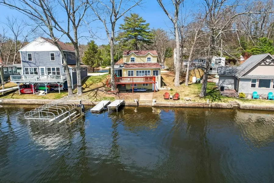 6 Cedar Pond Dr, Sturbridge, MA 01566