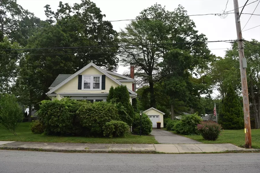 959 Ray St, Fall River, MA 02720