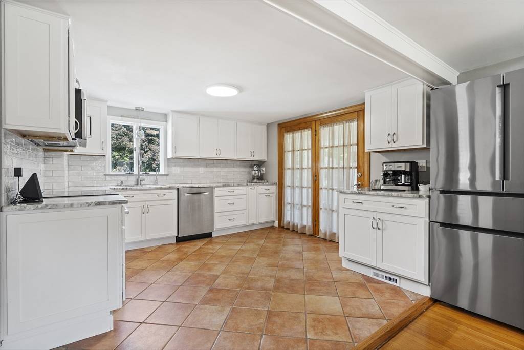 Wakefield, MA 01880,2 Fosters Ln