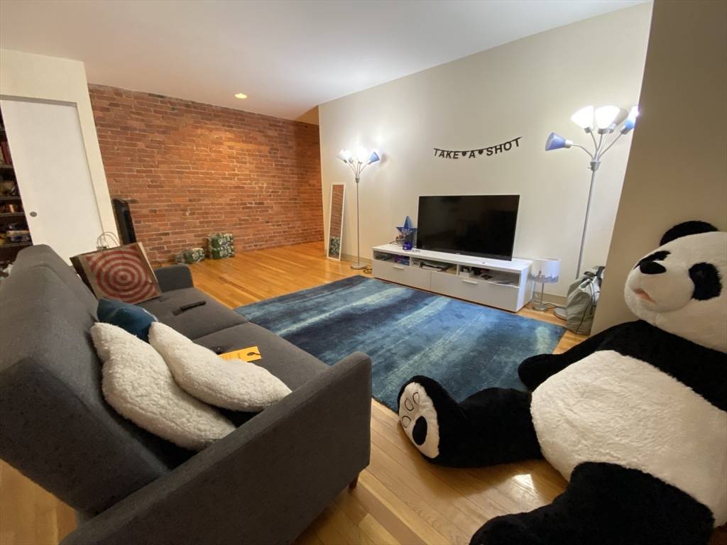 79 Gainsborough St #305, Boston, MA 02115