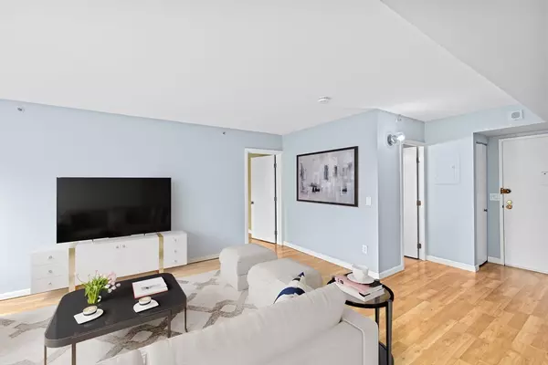 Newton, MA 02467,250 Hammond Pond Pkwy #409S