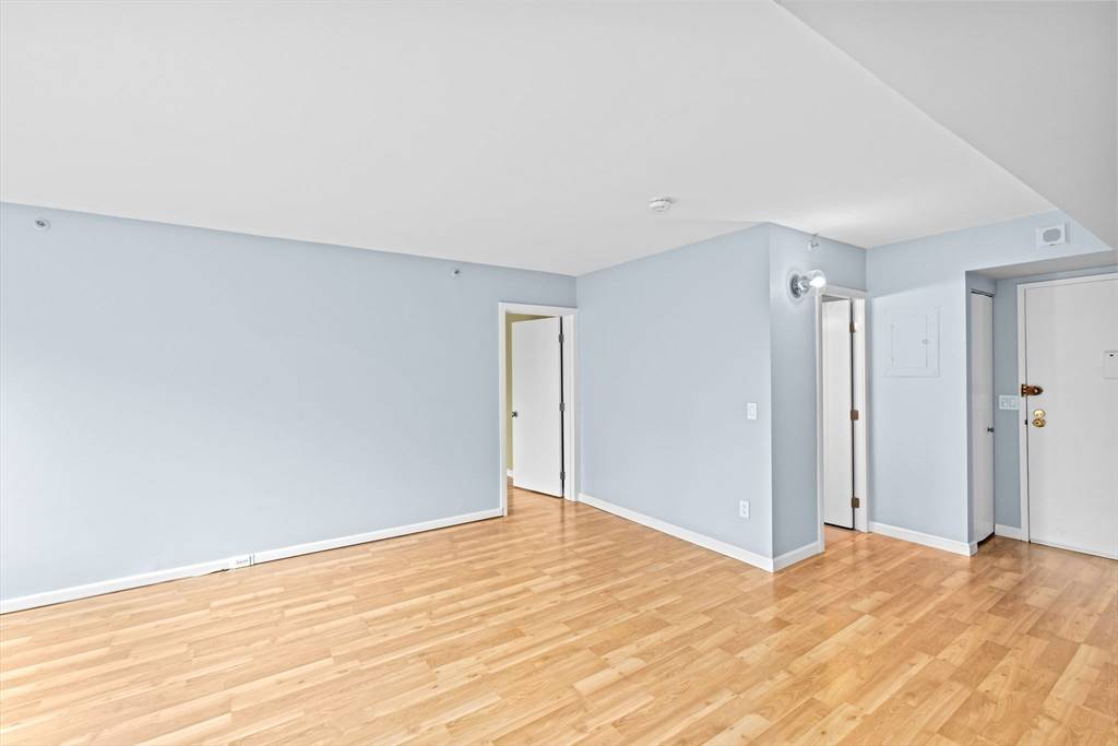 Newton, MA 02467,250 Hammond Pond Pkwy #409S
