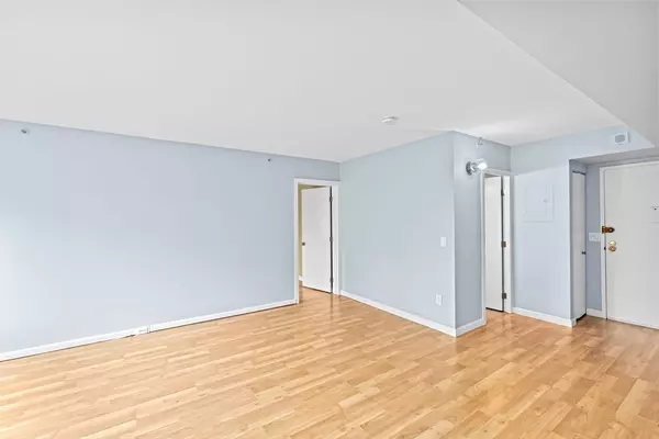 Newton, MA 02467,250 Hammond Pond Pkwy #409S