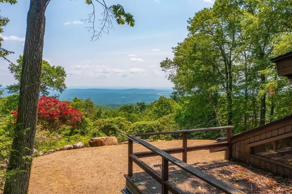 Montgomery, MA 01085,90 Pine Ridge Rd