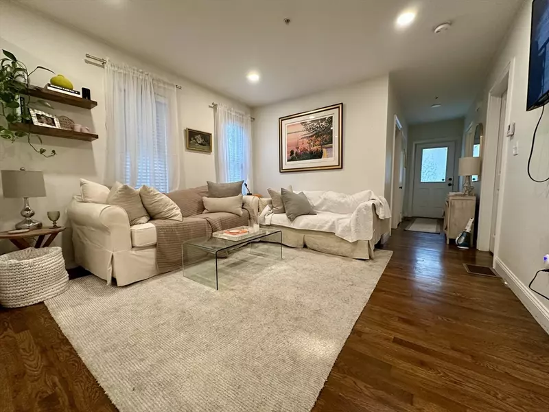 19-21 Bellevue St ##1, Waltham, MA 02453