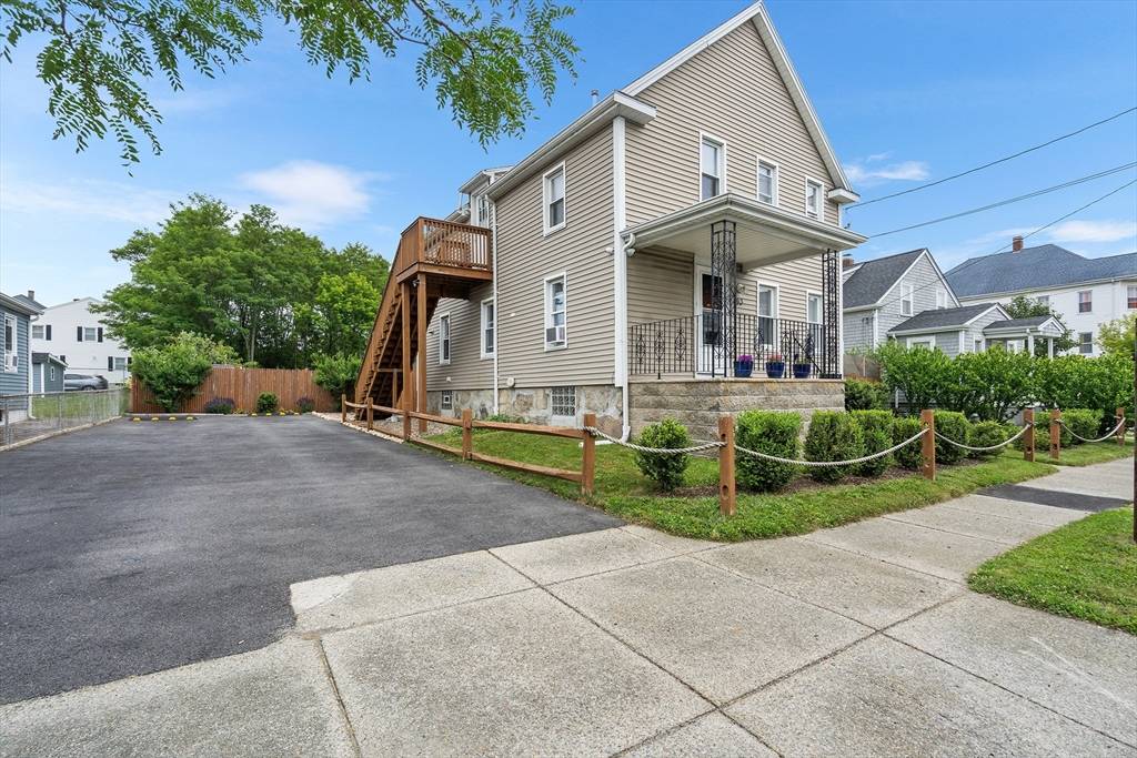 93 Belleville Rd, New Bedford, MA 02745