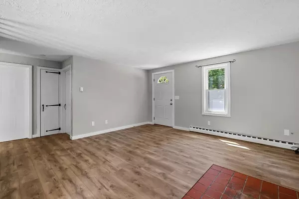 Oakham, MA 01068,254 Adams Rd