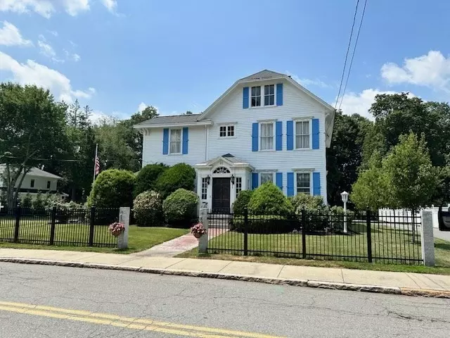 46 Capron St, Uxbridge, MA 01569