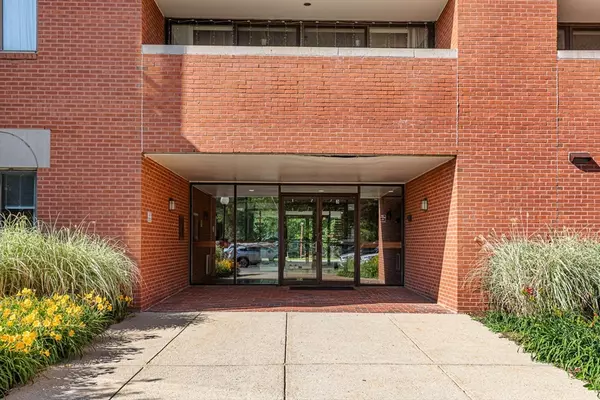 Taunton, MA 02718,96 Old Colony Ave #153