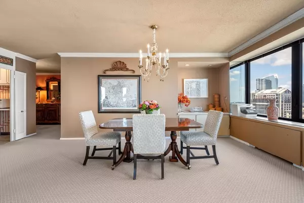 Boston, MA 02110,85 East India Row #18B