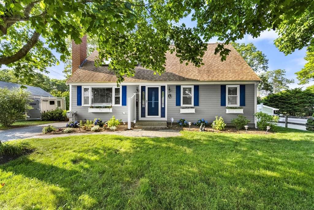 28 Chestnut Street, Falmouth, MA 02536