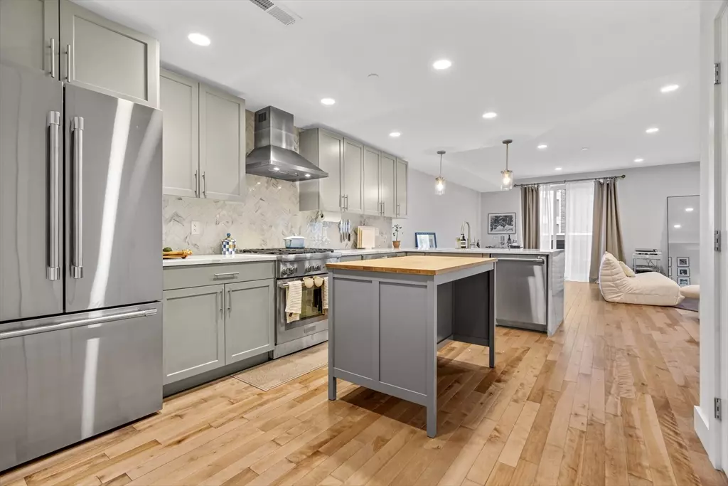Boston, MA 02135,50 Hichborn #506