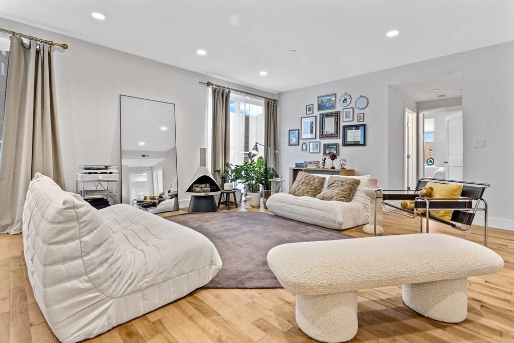 Boston, MA 02135,50 Hichborn #506