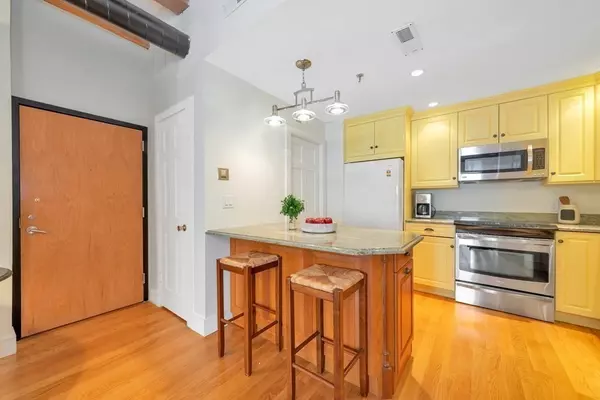 Boston, MA 02210,33 Sleeper St #210