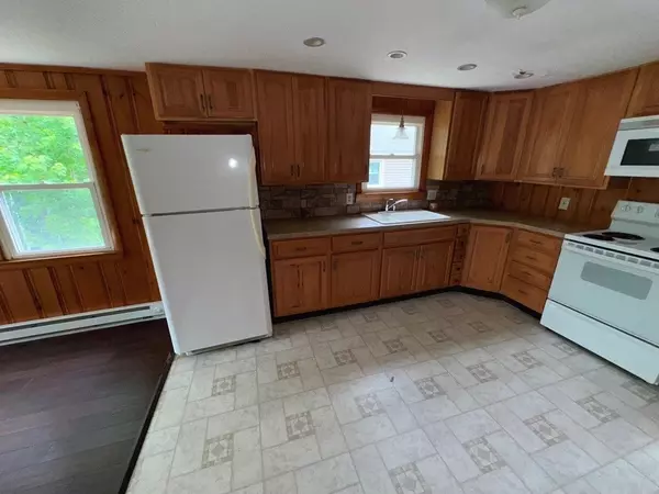 Holland, MA 01521,5 Roberts Park Rd