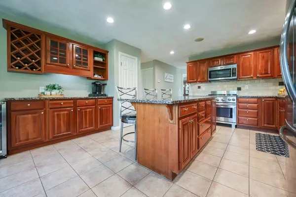 North Attleboro, MA 02760,70 Huntsbridge Rd