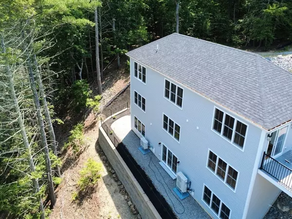 10 Macarthur Ave, Norfolk, MA 02056