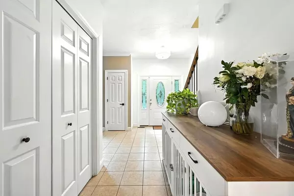 Upton, MA 01568,244 North St