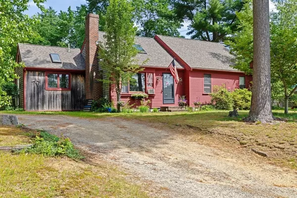 Carver, MA 02330,18 Russell Holmes Way