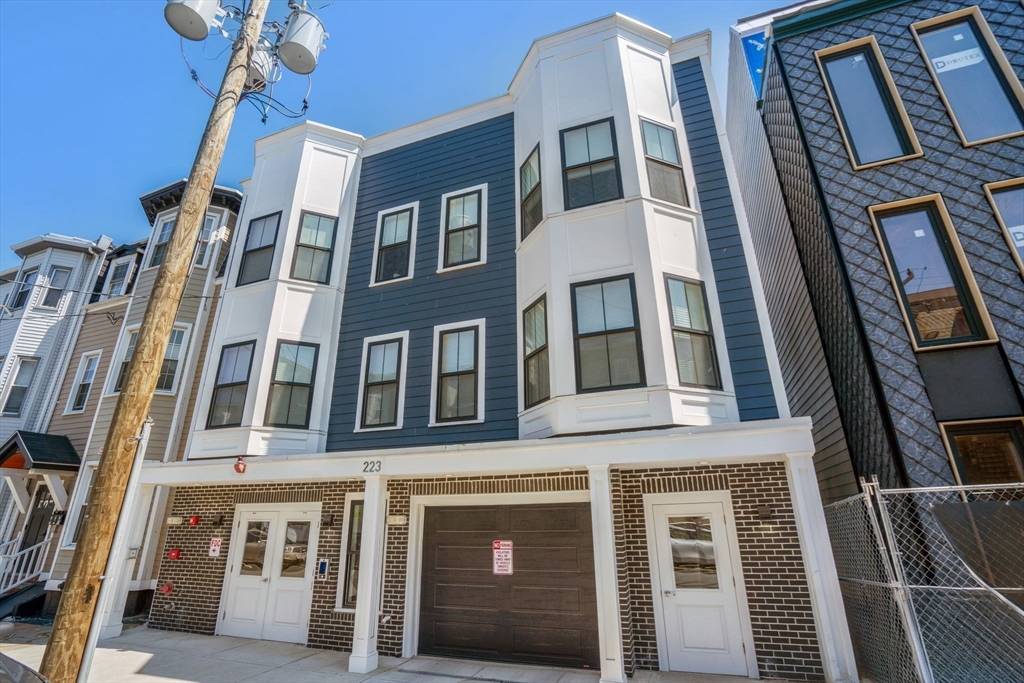 223 Saratoga St #2-203, Boston, MA 02128