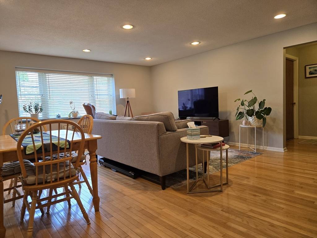 Newton, MA 02462,2323 Washington St #1-6