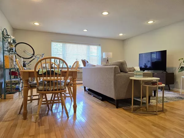 Newton, MA 02462,2323 Washington St #1-6