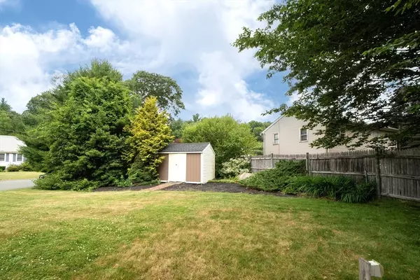 Rockland, MA 02370,20 Eleanor Lane