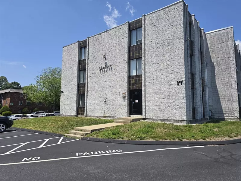 17 Skyline Dr #3, Braintree, MA 02184