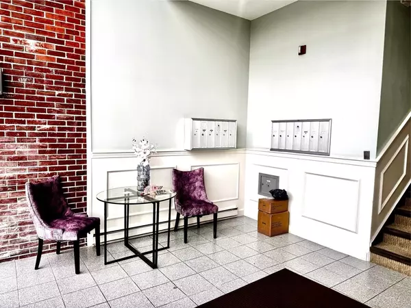 Chelmsford, MA 01824,14 Fletcher Street #8