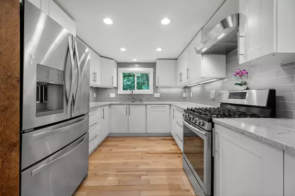 Hopkinton, MA 01748,19 Meserve St