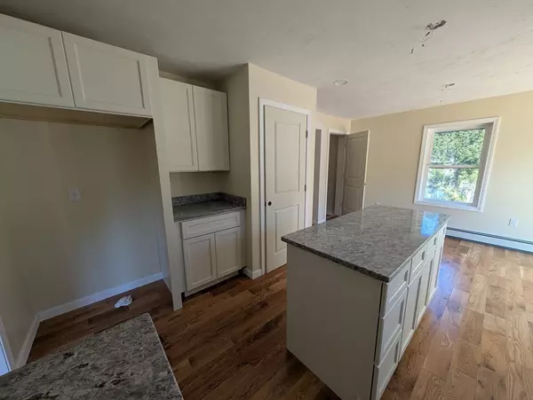 Charlton, MA 01507,13 Boucher Rd