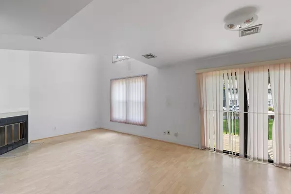 Taunton, MA 02780,110 Dean St #103