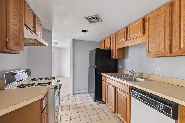 Taunton, MA 02780,110 Dean St #103