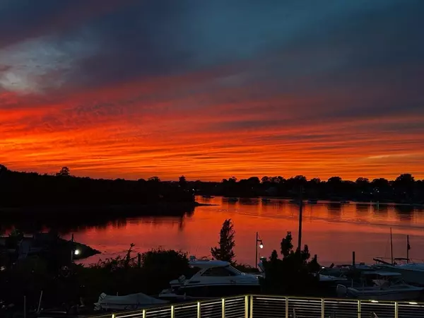 10 Shipyard Drive #313, Hingham, MA 02043