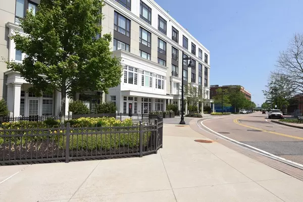 10 Shipyard Drive #313, Hingham, MA 02043