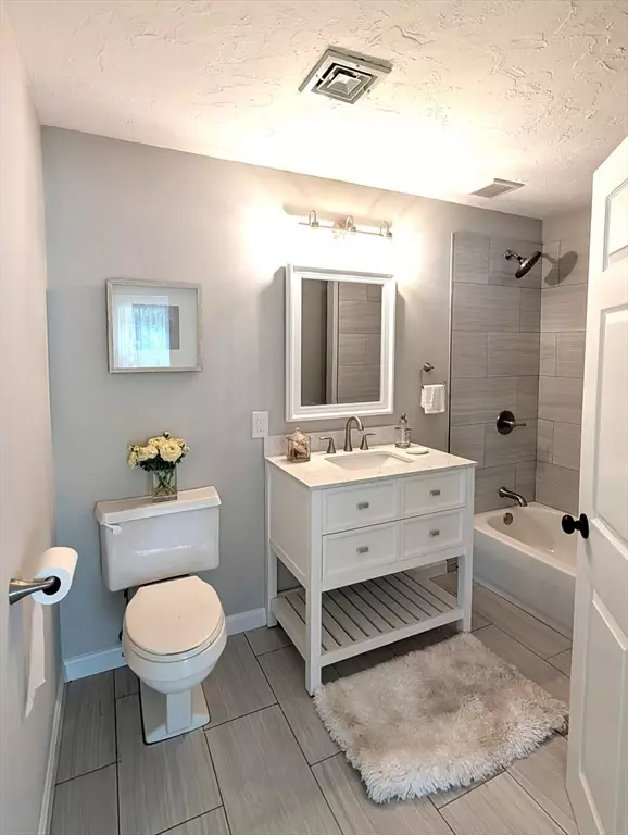 Worcester, MA 01606,3202 Halcyon Dr #3202