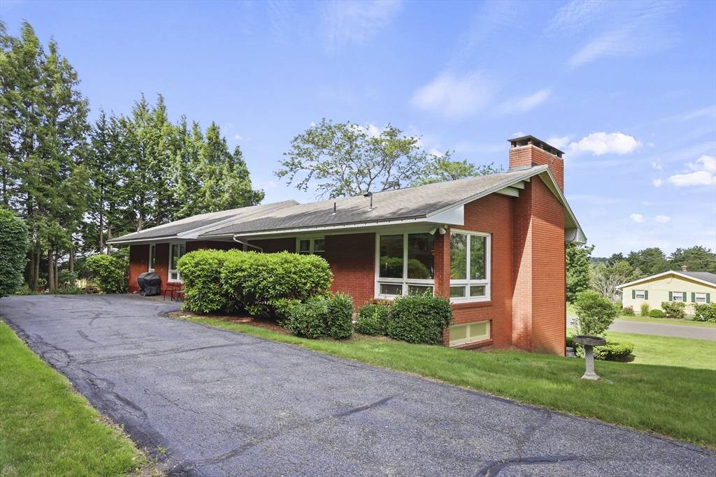 144 Kittredge Rd, Pittsfield, MA 01201