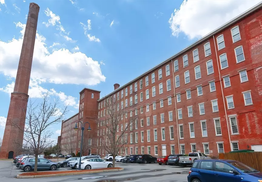 52 Lawrence Drive #312, Lowell, MA 01854