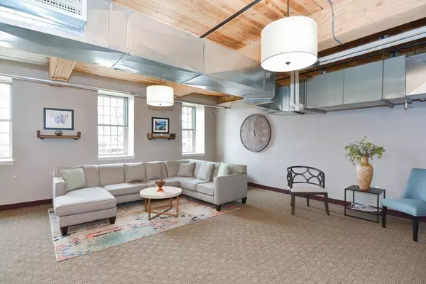 Lowell, MA 01854,52 Lawrence Drive #312