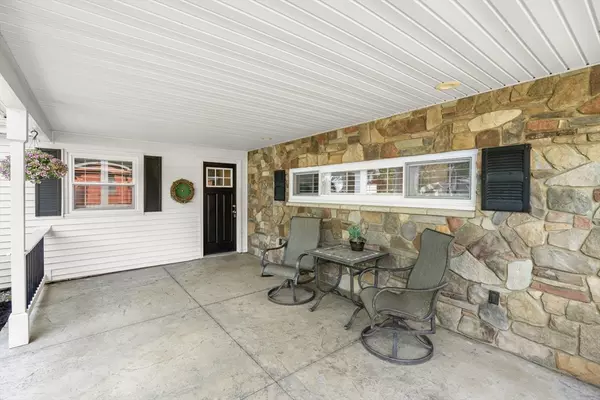 Southwick, MA 01077,41 Bungalow St