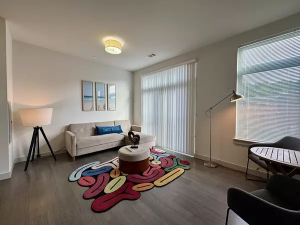 Boston, MA 02135,99 Tremont #205