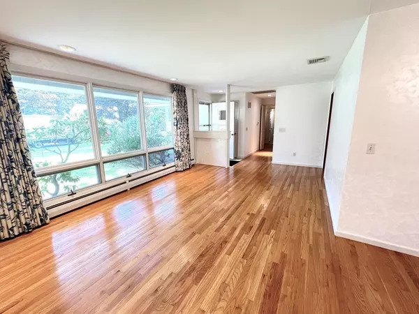 Longmeadow, MA 01106,216 Bel Air Dr