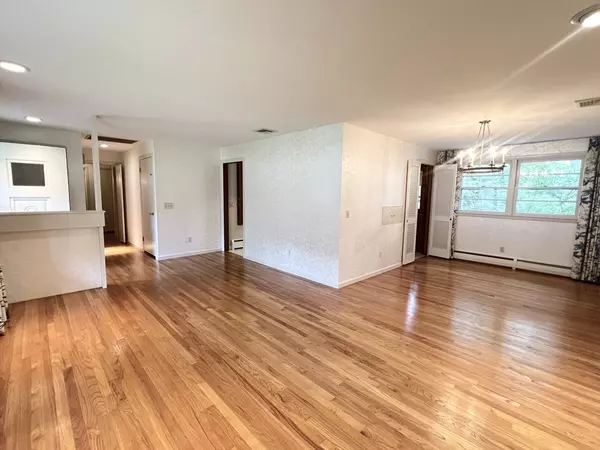 Longmeadow, MA 01106,216 Bel Air Dr